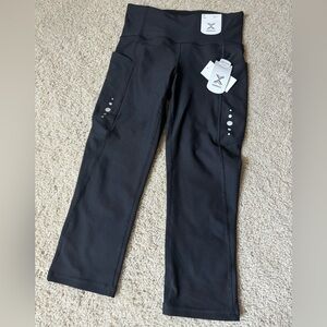 Xersion High-Rise Fitted Compression Capri Leggings | Women’s S